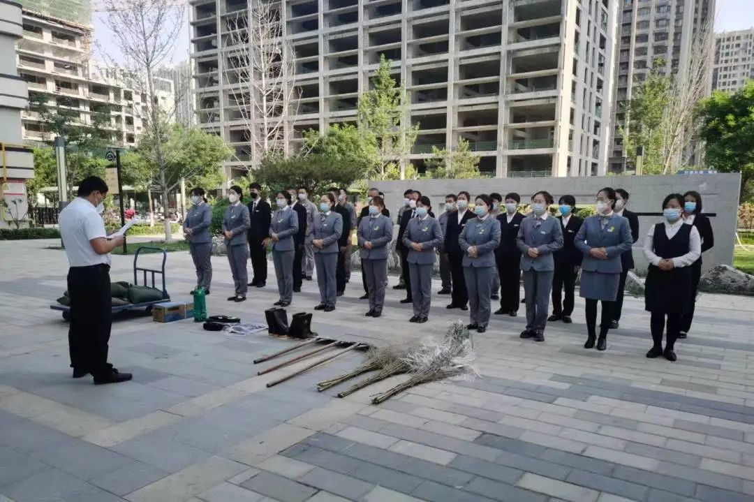 雨中堅(jiān)守護(hù)家園，筑牢汛期安全墻(圖2)