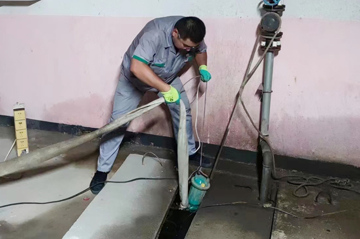 雨中堅(jiān)守護(hù)家園，筑牢汛期安全墻(圖4)