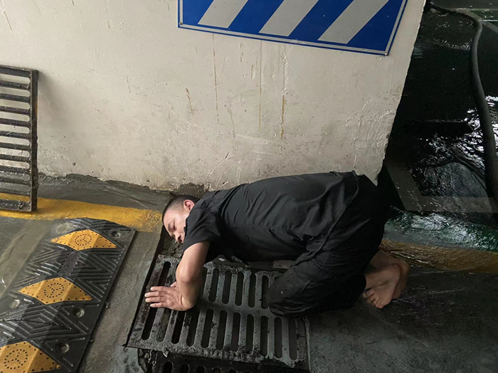 雨中堅(jiān)守護(hù)家園，筑牢汛期安全墻(圖10)