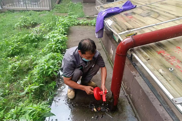 雨中堅(jiān)守護(hù)家園，筑牢汛期安全墻(圖15)