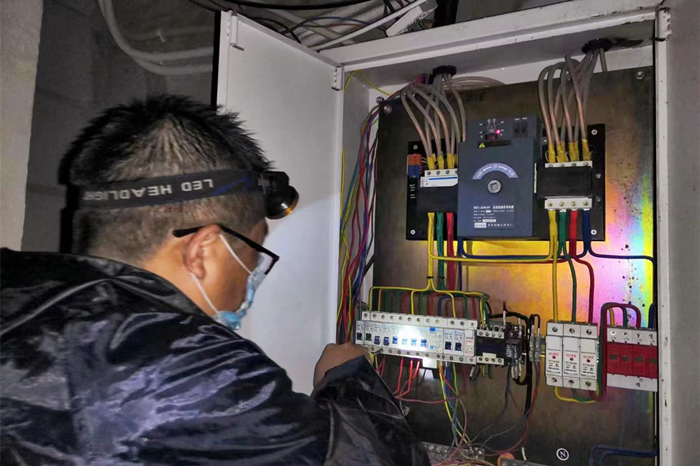 雨中堅(jiān)守護(hù)家園，筑牢汛期安全墻(圖12)