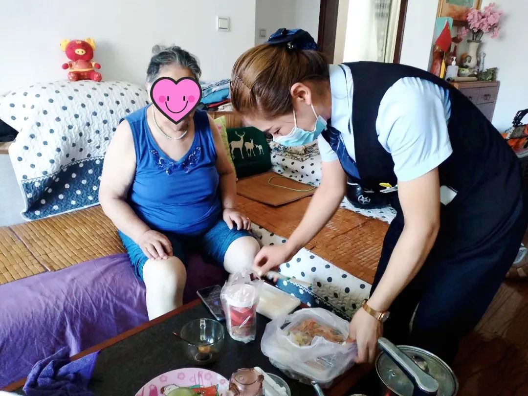 隆泰物業(yè)  愛老助老，托起老年人穩(wěn)穩(wěn)的幸福(圖1)