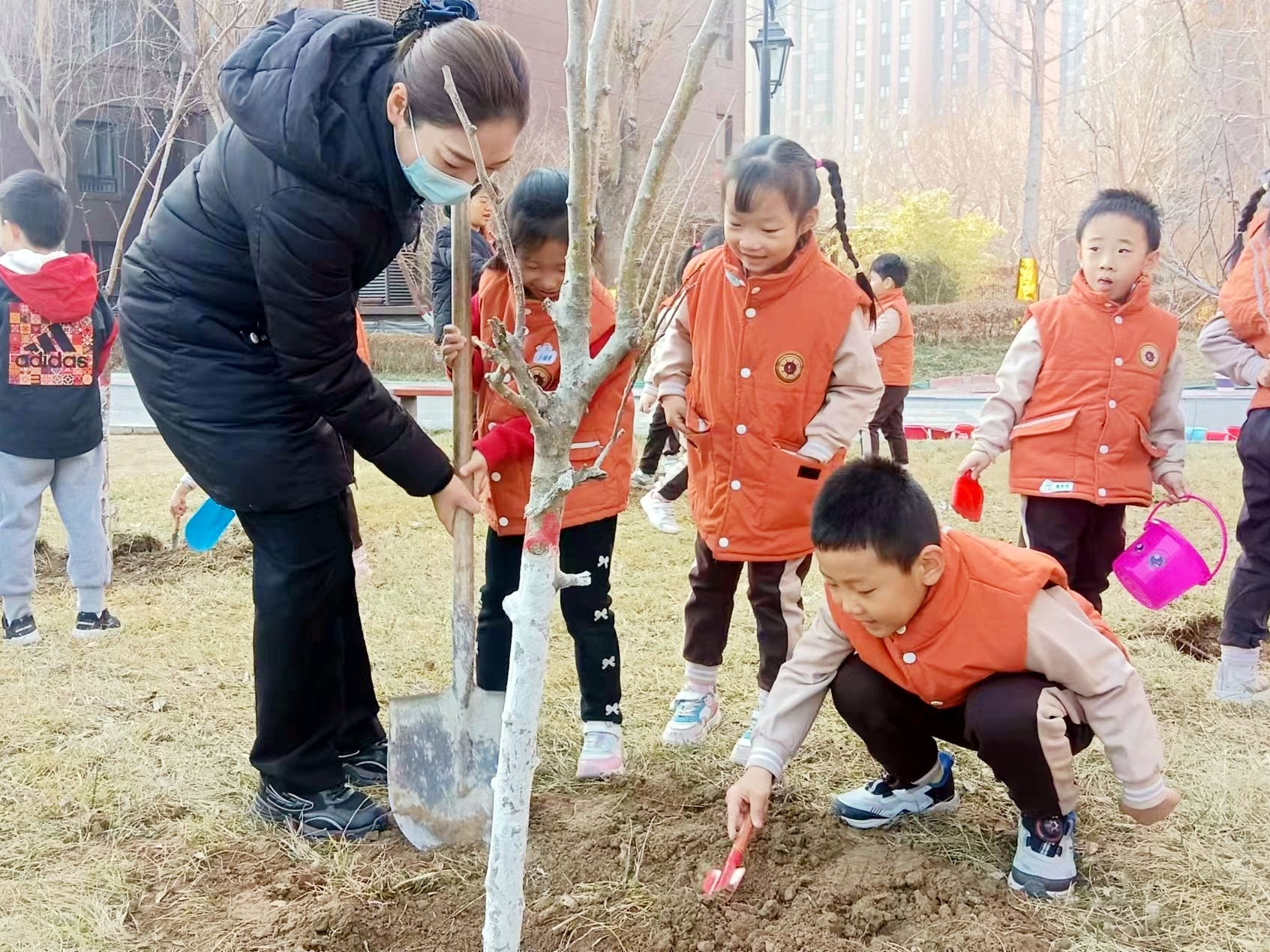 和美睦鄰+ | 隆泰物業(yè)綠色家園植樹節(jié)活動精彩有你(圖4)